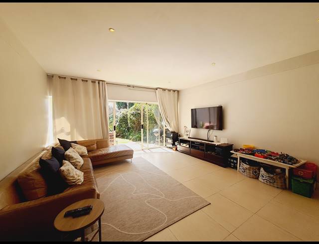 3 BEDROOM APARTMENT FOR SALE IN OAKLANDS